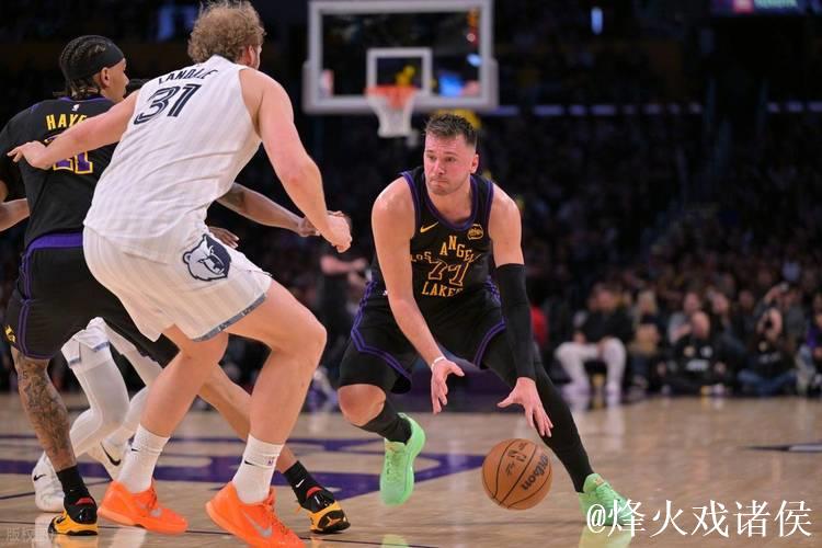 詹姆斯31+9+6东契奇34+6+8 湖人主场力擒灰熊